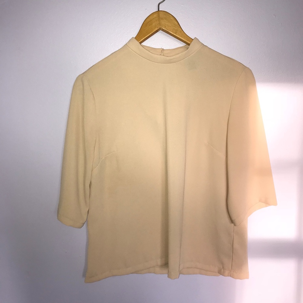 Adorable nude 3/4th sleeve blouse